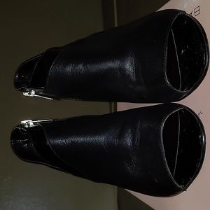 Bandolino Black Open toed Booties